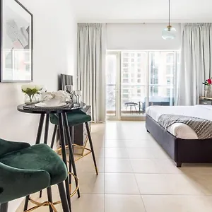 Apartment Frank Porter - Burj Al Noujoum, Dubai